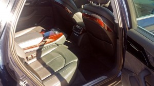 audi a8 lanterna limo service private taxi genova milano noleggio con conducente ncc